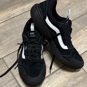 Vans Men's UltraRange Black and White Sneakers